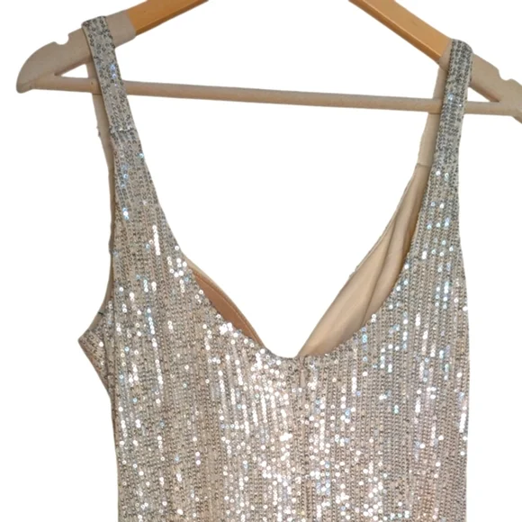 IEENA Mac Duggal fully sequined sheath gown In Silver...Size 8 - Picture 5 of 10